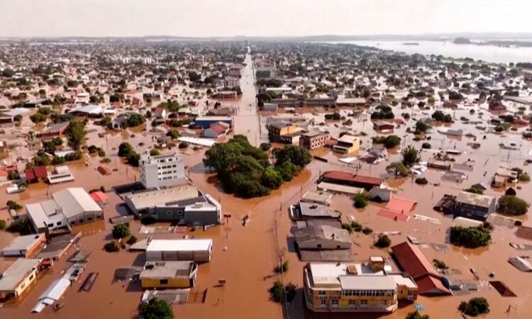 Aumenta a 143 la cifra de víctimas por inundaciones en Brasil