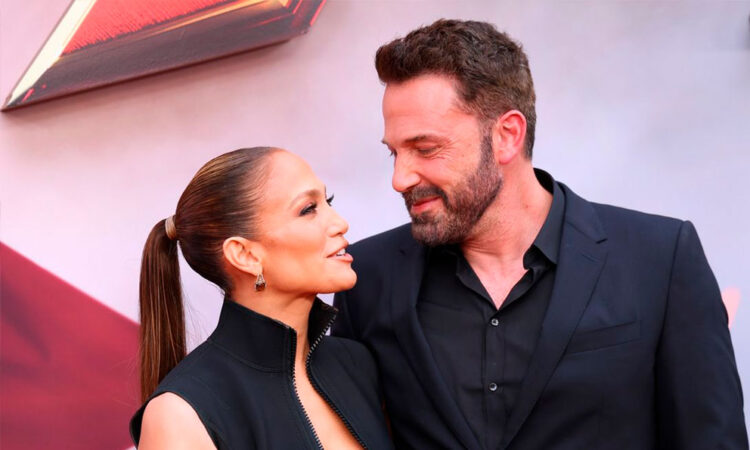 Captan a Ben Affleck sin su anillo de matrimonio