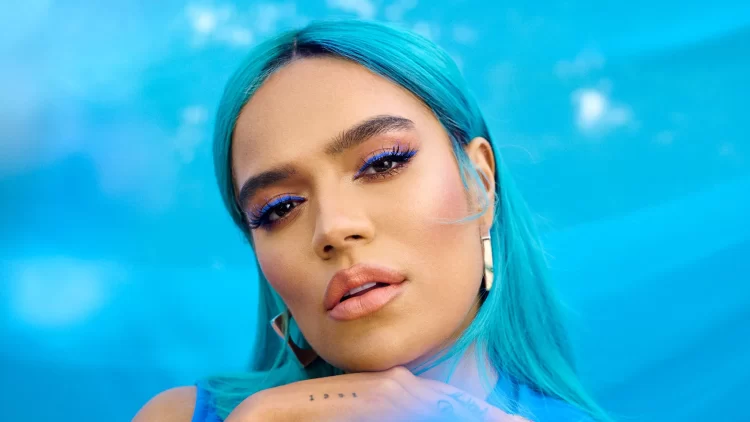 Nombran a Karol G mujer del año en Billboard Mujeres Latinas