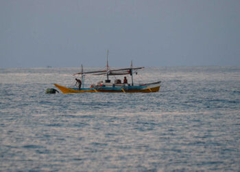 Naufragio en Sudáfrica deja once pescadores muertos; autoridades finalizan búsqueda