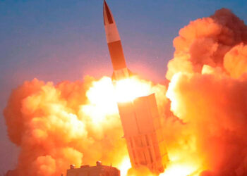 Corea del Norte lanza misiles balísticos hacia el mar de Japón