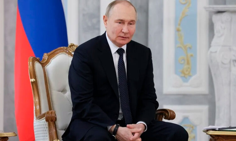 Putin pide reanudar las negociaciones de paz en Ucrania