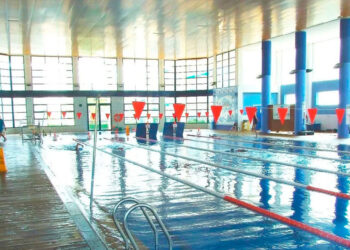 Intoxicación Masiva por Cloro Afecta a 150 Niños en Italia