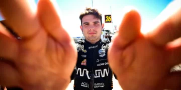 Ronel Blanco recibe suspensión de 10 juegos por sustancia ilegal en el guante