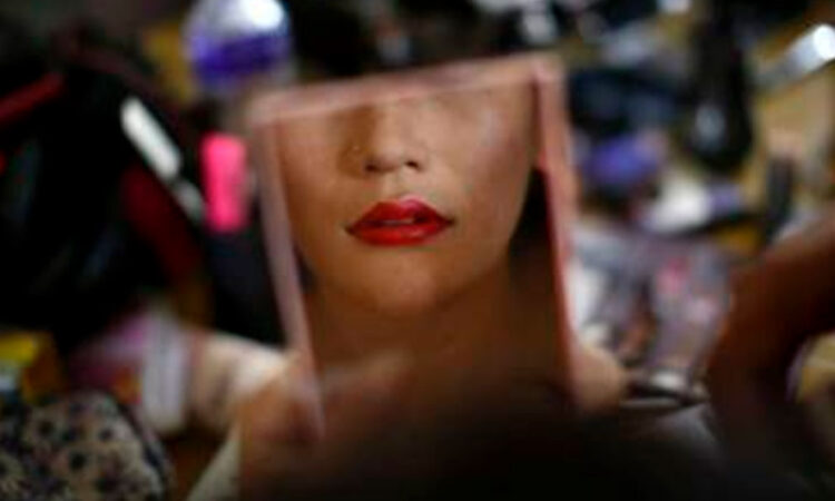 Polémica en Perú por inclusión de transexualidad como enfermedad mental en plan de salud