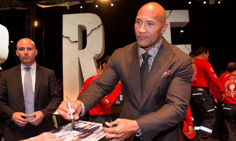 Acusan a Dwayne Johnson, “La Roca”, de comportamiento poco profesional en el set de Red One