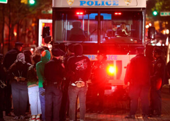 Aumenta a 300 el número de detenidos en protestas pro Palestina en Columbia