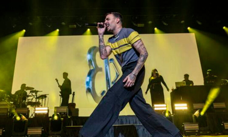 Rels B lleva su esencia rapera a Nueva York en un emotivo concierto