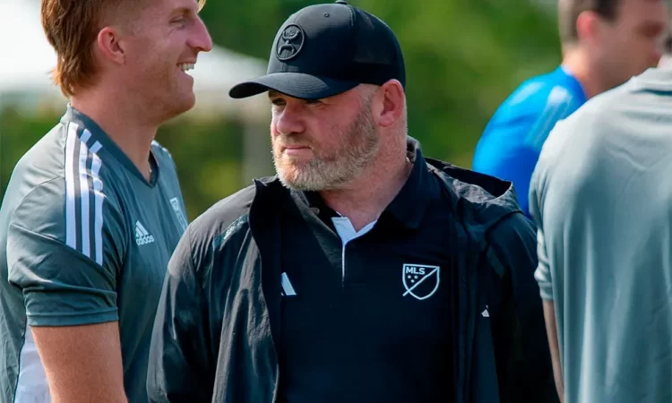 Wayne Rooney es el nuevo entrenador del Plymouth Argyle