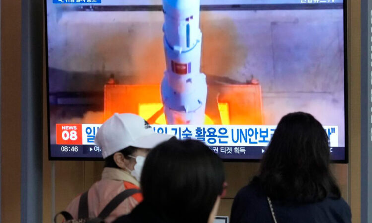 Norcorea planea lanzar satélite, alerta Japón