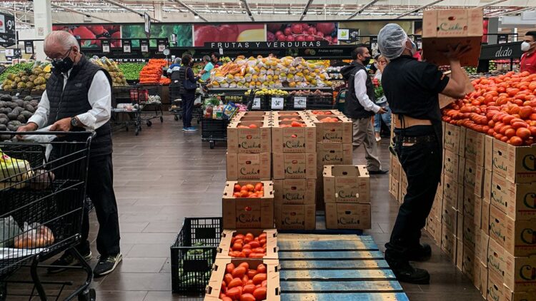 Supermercados de EE.UU. anuncian recortes en los precios de alimentos tras aumentos sostenidos