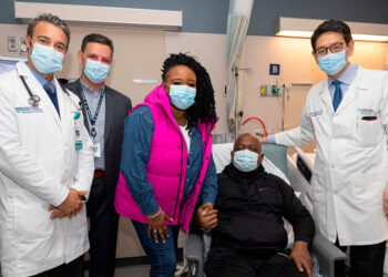 Fallece paciente que recibió el primer trasplante de riñón de cerdo