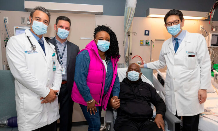 Fallece paciente que recibió el primer trasplante de riñón de cerdo