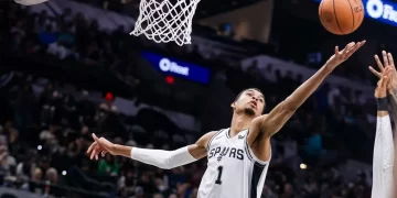 Victor Wembanyama hace historia al ser el primer novato en el equipo ideal defensivo de la NBA