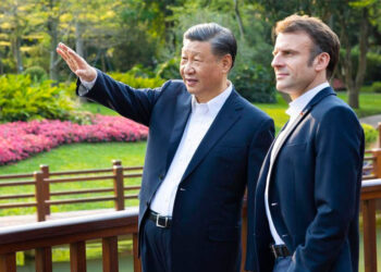 China se compromete a colaborar en la resolución de la crisis en Ucrania durante visita a Francia