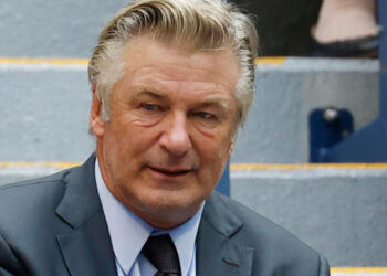 Alec Baldwin alega que el FBI destruyó el revólver de ‘Rust’ y solicita desestimar cargos