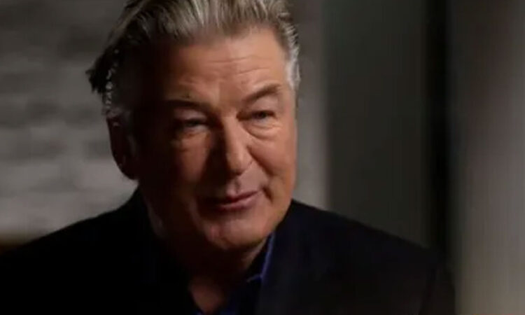 Alec Baldwin revela su sobriedad de casi 40 años en podcast