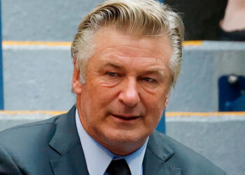 Pese a 39 años sobrio, Alec Baldwin extraña el alcohol