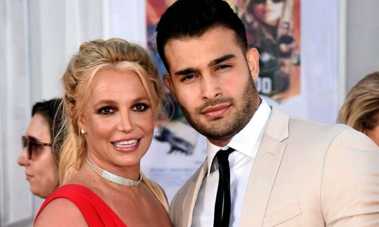 Britney Spears atendida por paramédicos tras pelea con su novio