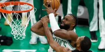 Los Celtics arrastran a los Cavaliers en el inicio de las semifinales de la Conferencia Este