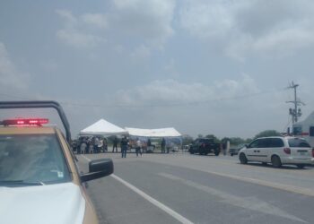 Mantienen campesinos cierre de carretera en San Fernando