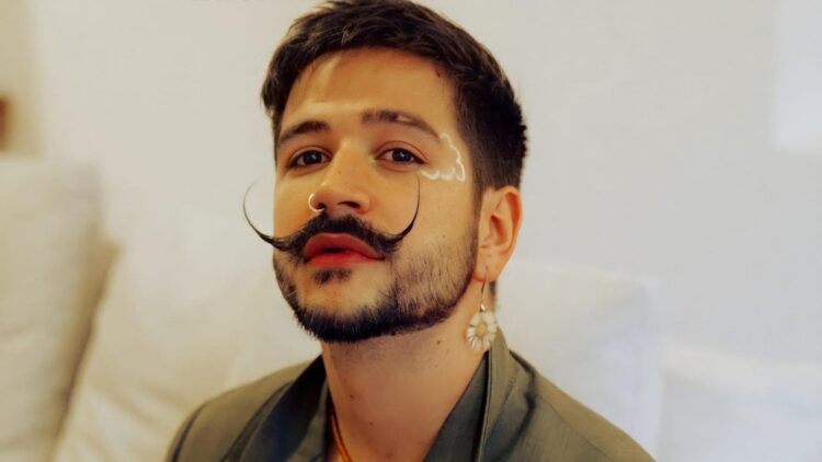 Camilo celebra los ritmos tropicales con su nuevo álbum “Cuatro”