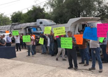 Protestan ante la FGR por el cierre de un banco de materiales en Victoria