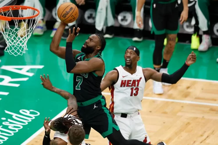 Celtics arrasan a los Heat en una venganza implacable en los playoffs de la NBA