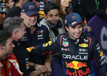 Helmut Marko critica el desempeño de Checo Pérez en Imola