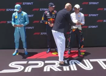 Zidane protagoniza un divertido blooper durante la premiación en el GP de Miami F1