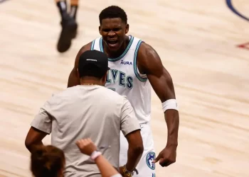 La nueva guardia: Jóvenes estrellas brillan en los playoffs de la NBA