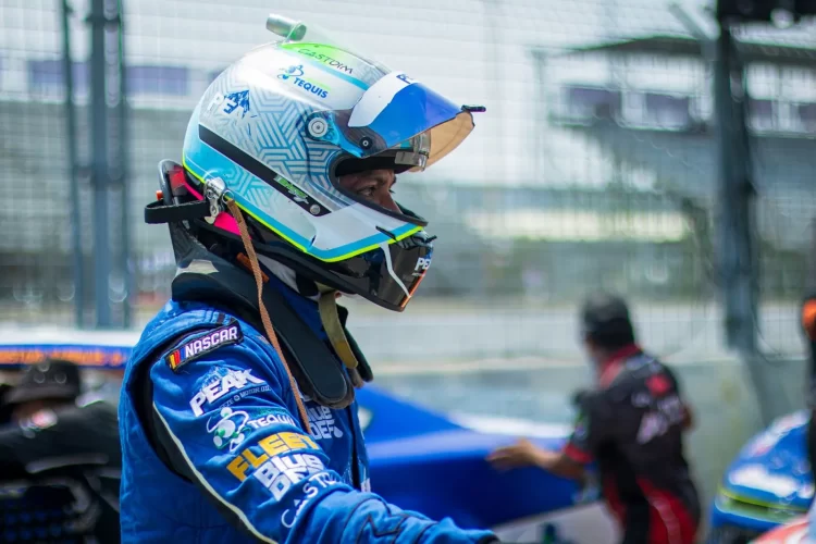 Gustavo Barrales finaliza a un paso del podio de NASCAR Challenge en Monterrey