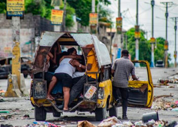 Familias huyen de la violencia en Haití tras ataques en Puerto Príncipe