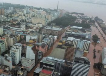 Inundaciones catastróficas en Brasil dejan 60 muertos y 70 mil desplazados