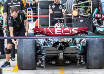 Russell es pesimista con las mejoras de Mercedes