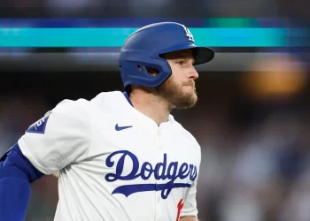 Hernández pega jonrón de 2 carreras: Dodgers se imponen 3-1 a Marlins