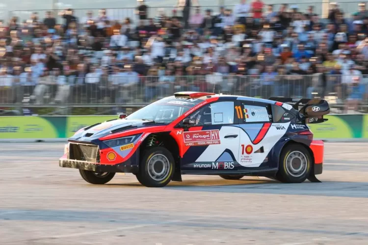 Thierry Neuville lidera el Rally de Portugal, con Dani Sordo en séptimo lugar