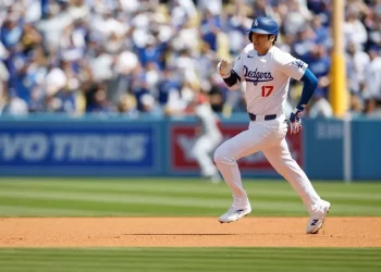 Ohtani brilla con dos jonrones en la victoria de los Dodgers sobre los Bravos