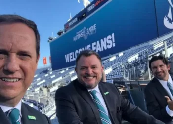 Cruz Azul despide con cariño a Paco Villa, el narrador que hizo historia junto al equipo