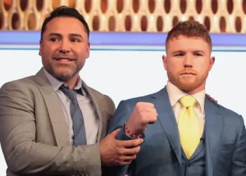 McGregor desafía a Canelo Álvarez y Óscar de la Hoya a pelear en BKFC