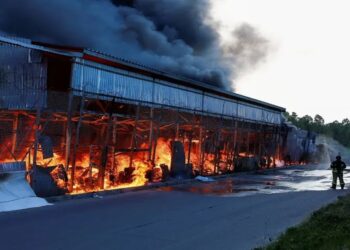 Rusia bombardea supermercado en Ucrania; deja dos muertos