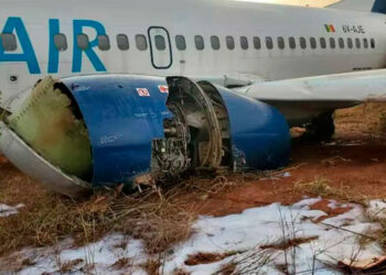 Boeing 737 se desploma durante despegue en Senegal