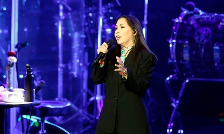 Ana Gabriel hospitalizada por influenza; pospone espectáculo