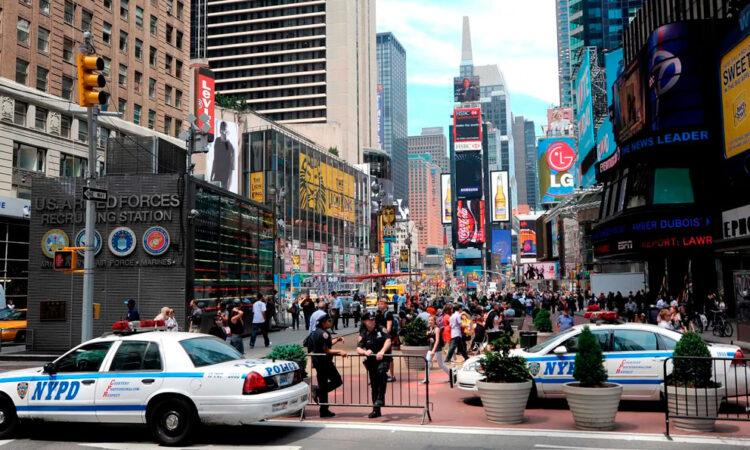 Condenado a 27 años de cárcel el agresor de policías en Times Square durante Nochevieja