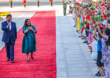Polémica en España por la bandera LGBTIQ+ en edificios públicos