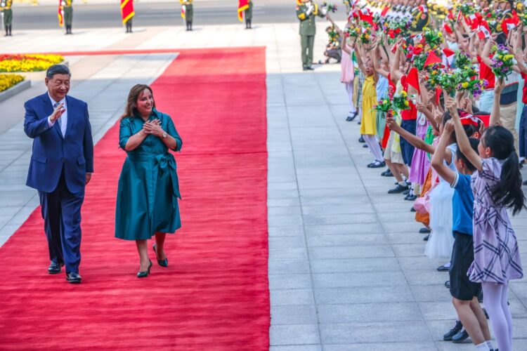 Polémica en España por la bandera LGBTIQ+ en edificios públicos