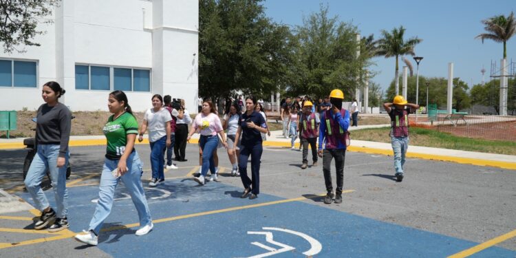 Fortalece la UAT medidas y cultura de protección civil para actuar en emergencias en Escuelas