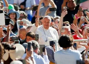 Papa Francisco pide homilías cortas, que no hagan dormir a los fieles