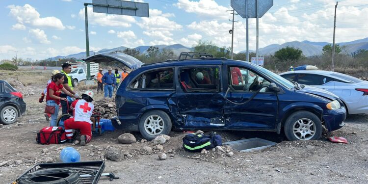Fuerte choque en cruce de carreteras “Rumbo Nuevo” y Victoria-El Mante, siete heridos