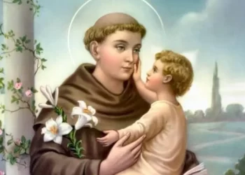 San Antonio de Padua, santo del amor, la tradición es “ponerlo de cabeza” para encontrar pareja